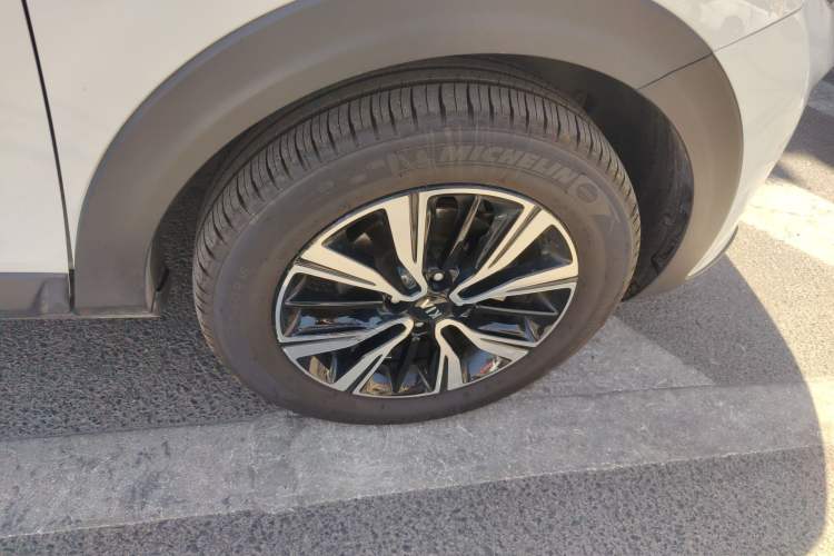 Used Kia kx1 Stonic 2021 1.4L CVT Fun & Sunroof Model Right Front Wheel Hub