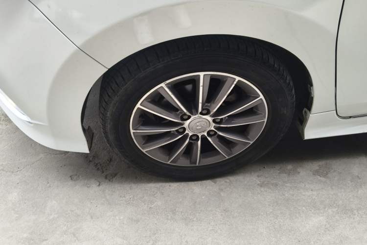 Used SAIC MAXUS G10 2016 2.0T Automatic Luxury Executive Edition Left Front Wheel Hub