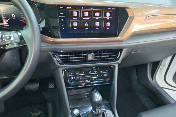 Used Volkswagen Tharu 2022 330TSI Four-Wheel Drive Luxury Edition Audio And AC Panel