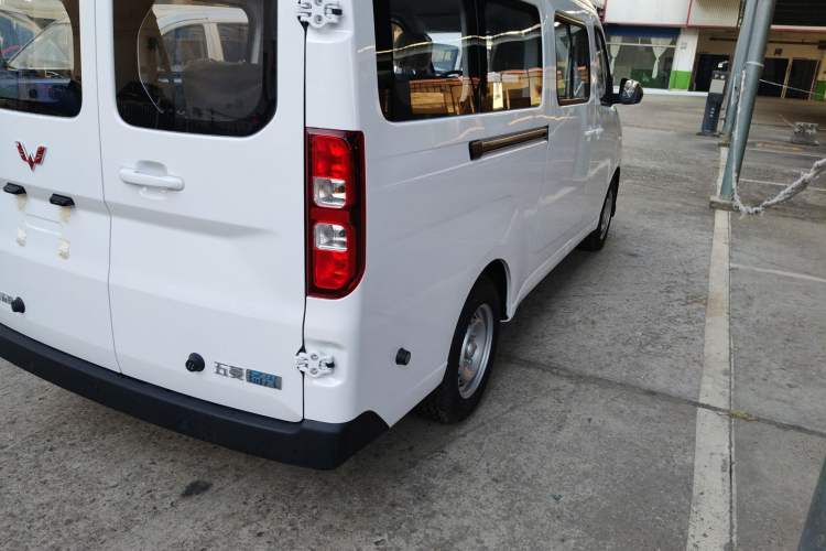 Used Wuling Yangguang 2025 Model 400km Bus Edition—Comfort Edition