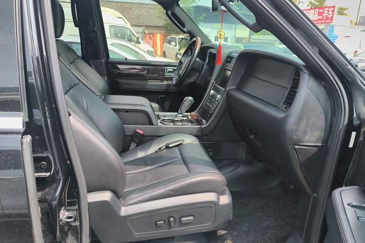 Used Lincoln Navigator 2016 3.5T AWD Right Front Seat