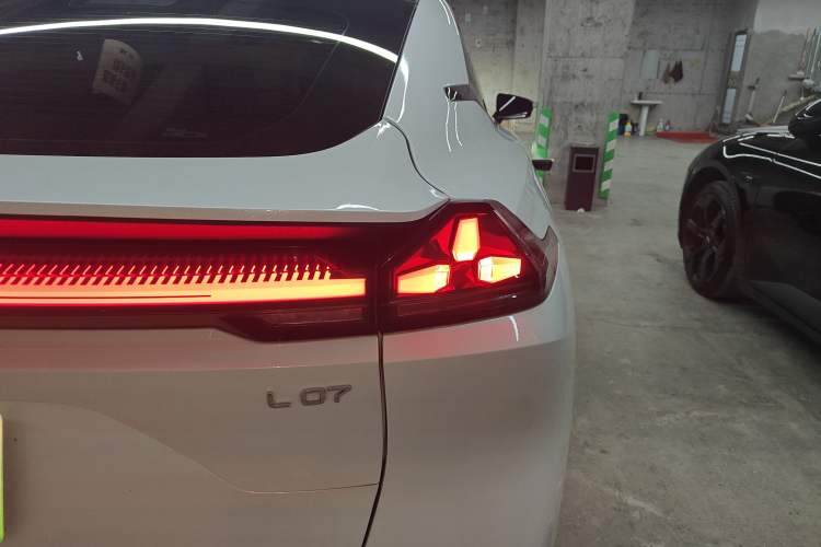 Used Deepal L07 2025 230 Ultra Qiankun Intelligent Driving ADS SE Range-Extended Version