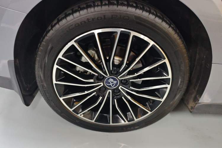 Used BYD Han 2024 EV Glory Edition 506KM Front-Wheel-Drive Premium Model