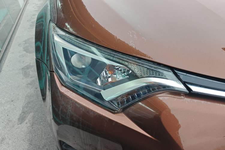 Used Toyota RAV4 2016 2.0L CVT Two-Wheel Drive Fashion Edition China V Standard