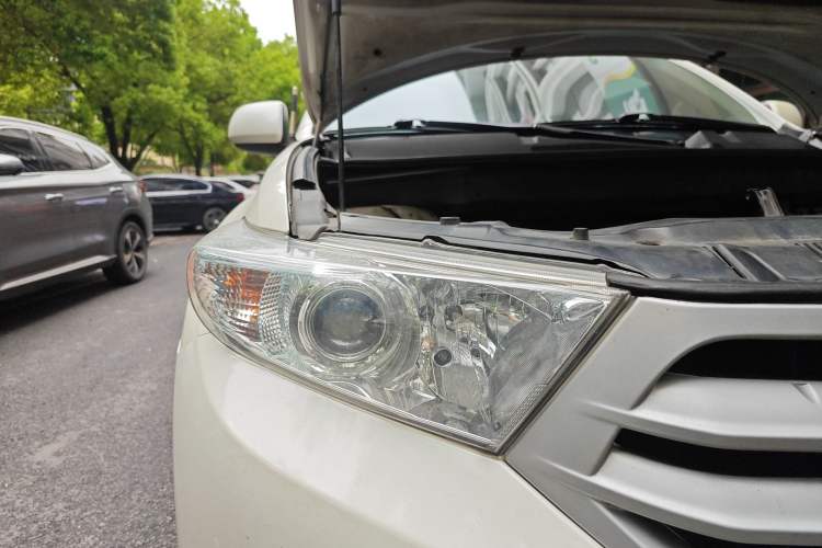 Used Toyota Highlander 2013 2.7L Two-Wheel Drive 5-Seater Purple Gold Edition Right Front Headlight