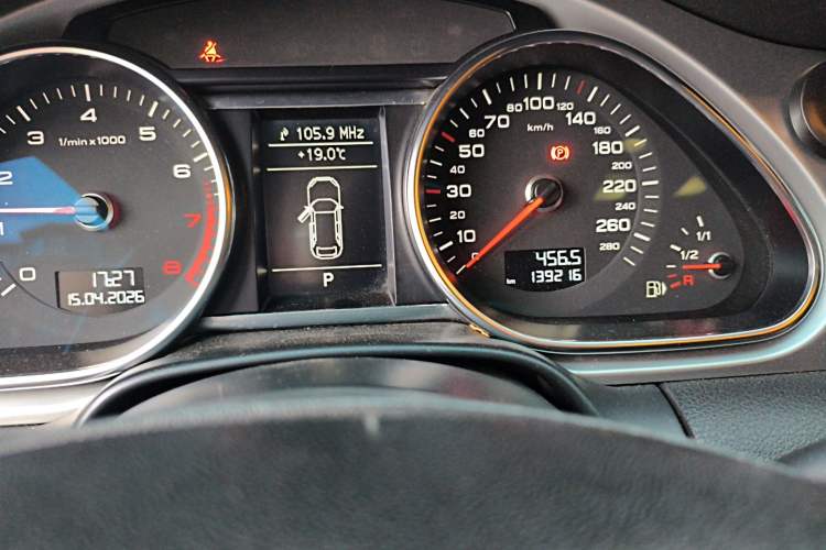 Used Audi Q7 2013 35 TFSI Technology Edition Odometer Close Up