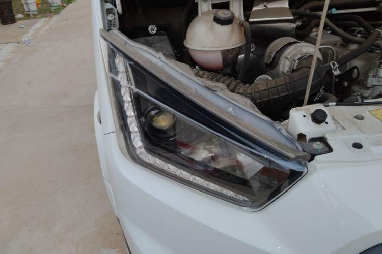 Used JMC Transit 2019 2.8T Commercial Version Short Wheelbase Mid-Roof 3-Seater China VI Standard JX493