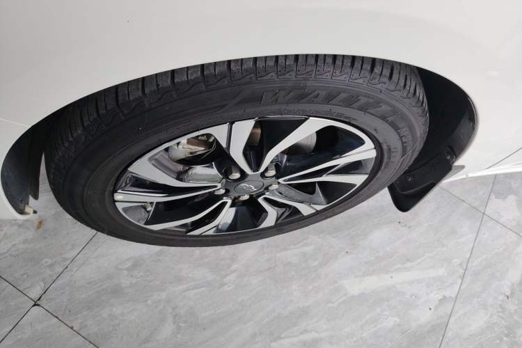 Used Chevrolet Monza 2020 Light Hybrid RS 330T Automatic Comfort Edition Left Front Wheel Hub