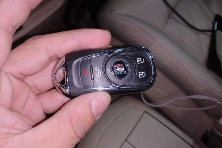 Used Buick GL8 2023 Facelifted Land Cruiser Executive Luxury Version
