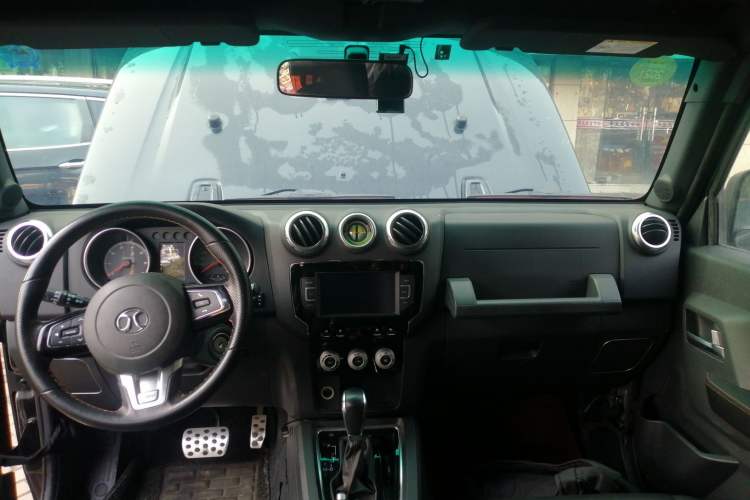 Used BAIC Off-Road BJ40 2016 40L 2.3T Automatic Two-Wheel Drive Prestige Edition
