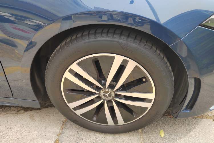 Used Mercedes-Benz A-Class 2019 A 180 L Sport Sedan Right Front Wheel Hub