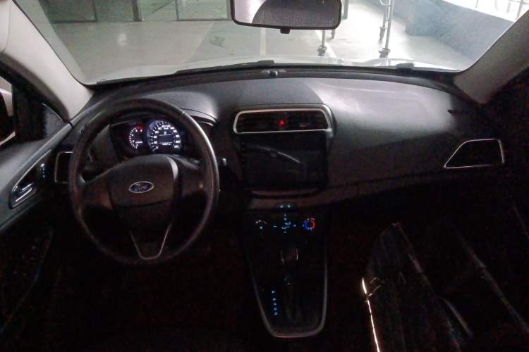 Used Ford Escort 2019 1.5L Automatic ZhiXiang Model Center Console