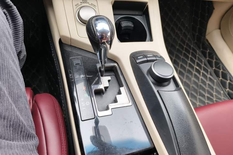 Used Lexus ES 2013 250 Elite Edition Gear Lever