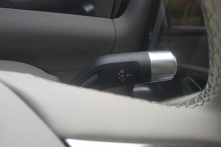 Used Geely Galaxy M9 2025 Model 210km Four-Wheel-Drive Leading Edition Gear Lever