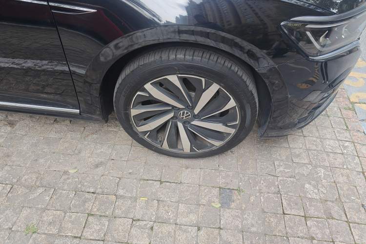 Used Volkswagen Passat 2023 330TSI Prestige Edition Right Front Wheel Hub