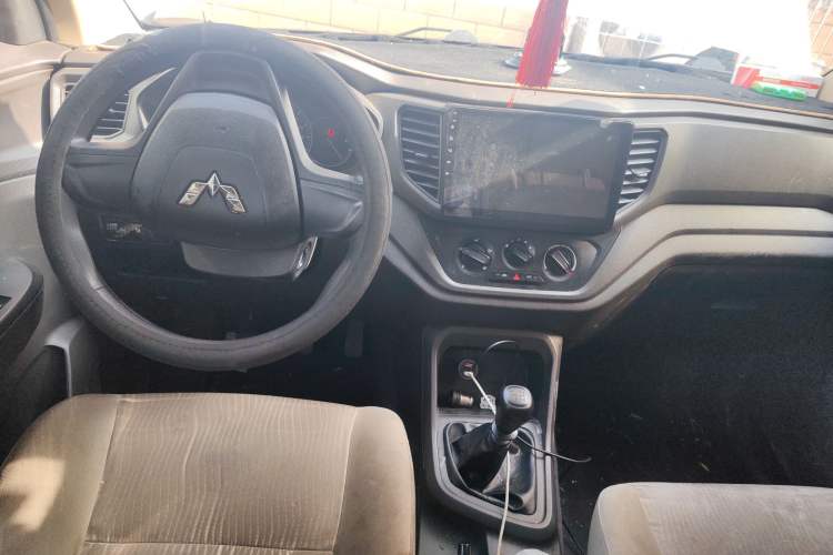 Used Wuling Hongguang V 2019 1.5L Standard Version China VI LAR
