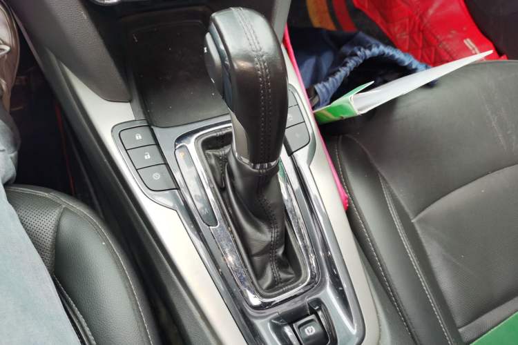 Used Chevrolet Malibu 2017 1.5T Automatic Luxury Edition Gear Lever