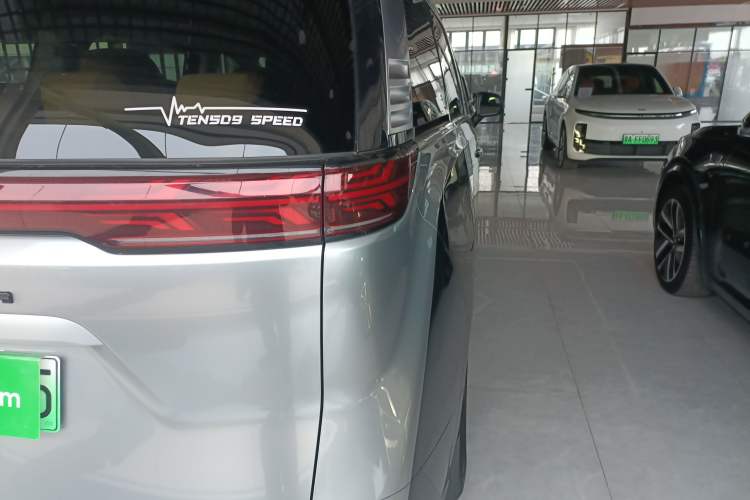 Used Denza D9 2022 DM-i 970 Four-Wheel Drive Prestige Model Right Rear Taillight