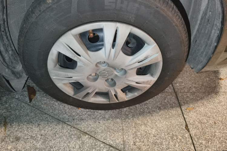 Used Everus S1 2012 1.3L Automatic Comfort Edition Right Front Wheel Hub