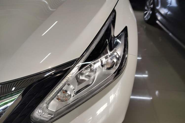 Used Nissan Murano 2019 2.5L XE Two-Wheel Drive Elite Version China VI Standard
