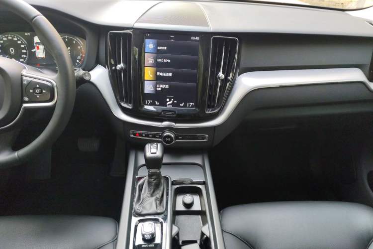 Used Volvo XC60 2019 T5 4x4 Zhiyuan Edition China VI Standard
