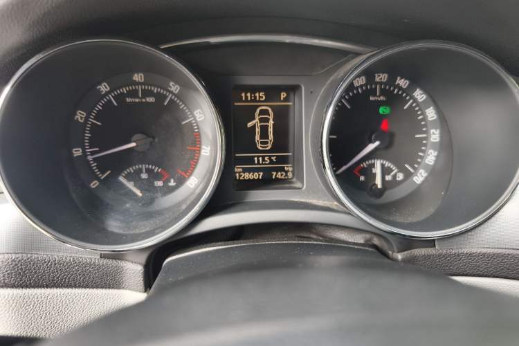 Used Skoda Superb 2009 1.8TSI Automatic Prestige Edition Odometer Close Up