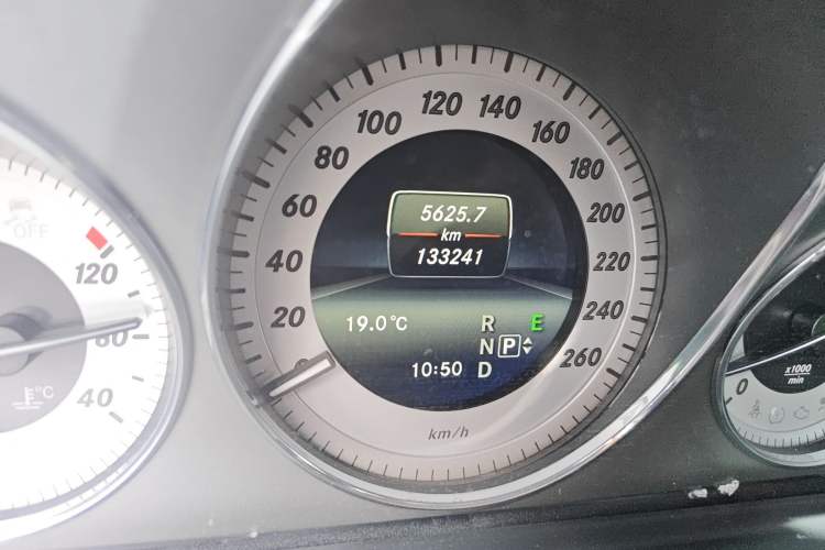 Used Mercedes-Benz GLK-Class 2013 Facelift GLK 300 4MATIC Luxury Edition Odometer Close Up