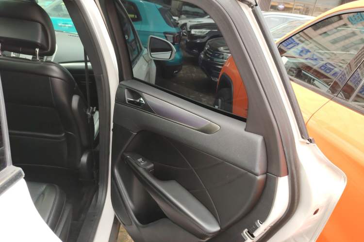 Used Lincoln MKC 2017 2.0T Two-Wheel Drive Deluxe Edition
