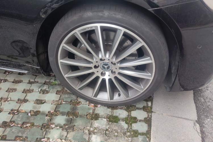 Used Mercedes-Benz S-Class 2018 S 450 L 4MATIC Excellence Special Edition Right Front Wheel Hub