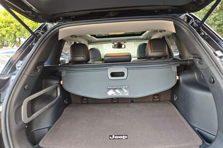 Used Jeep Cherokee 2016 2.4L Professional Smart Version
