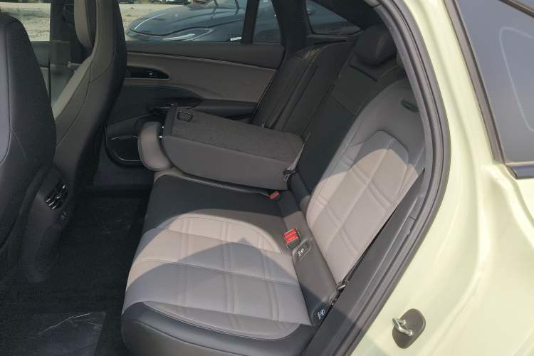 Used Hongqi EH7 2024 690 Pro Left Rear Seat