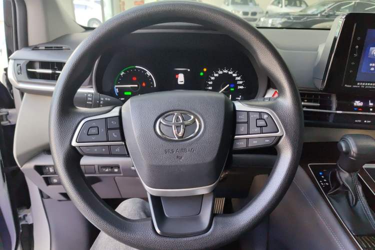 Used Toyota Granvia 2023 2.5L Hybrid Comfort Edition
