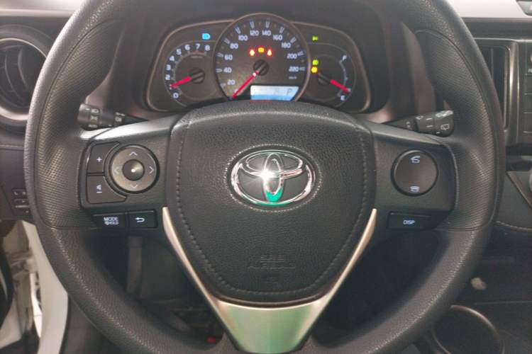 Used Toyota RAV4 2015 2.0L CVT Two-Wheel Drive Fashion Edition