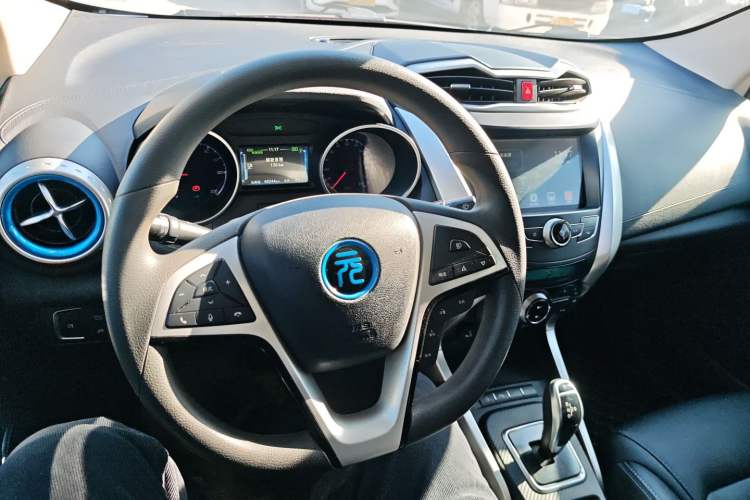 Used BYD Yuan New Energy 2019 EV360 Smart Connect Leading Model Center Console