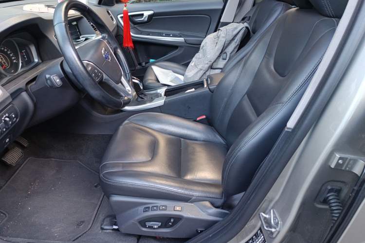 Used Volvo V60 2015 T5 Zhiyi Edition