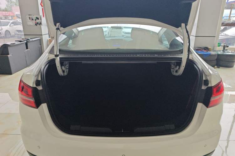 Used Ford Escort 2019 Revised Version 1.5L Manual "Quality Enjoyment" Trim (Tire Pressure Monitoring) China VI Standard Trunk