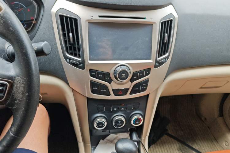 Used Haima S7 2013 2.0L Automatic ZhiShang Version Audio And AC Panel