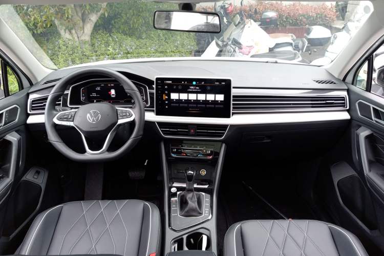 Used Volkswagen Tiguan L 2024 300TSI Automatic Two-Wheel Drive Smart Edition Center Console