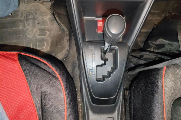 Used Toyota YARiS L Zhi Xuan 2017 1.5E CVT Enhanced Performance Edition Gear Lever