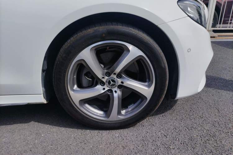 Used Mercedes-Benz E-Class 2018 Facelift E 200 L Sport 4MATIC
