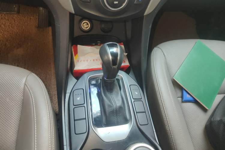 Used Hyundai Grand SantaFe 2013 3.0L 7-Seater Four-Wheel-Drive Comfort Edition Gear Lever