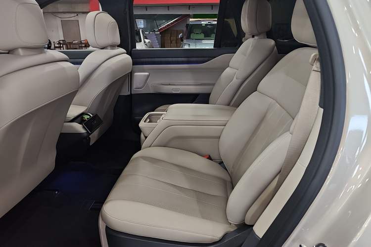 Used Nio ES8 2023 75 kWh Executive Edition Left Rear Seat