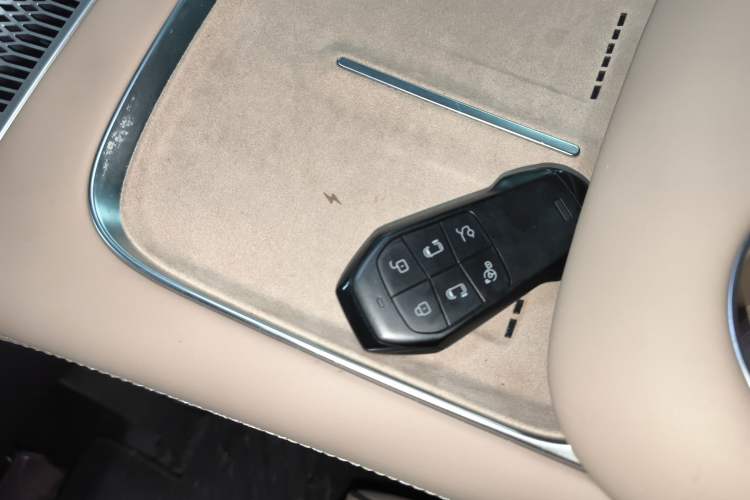 Used XPeng X9 2025 702 Four-Wheel Drive High-Performance Max
