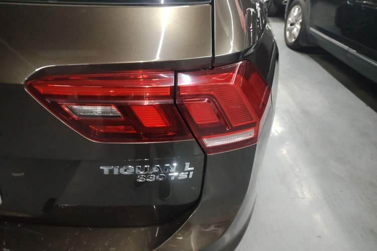 Used Volkswagen Tiguan L 2017 330TSI Automatic Two-Wheel Drive Luxury Edition Right Rear Taillight