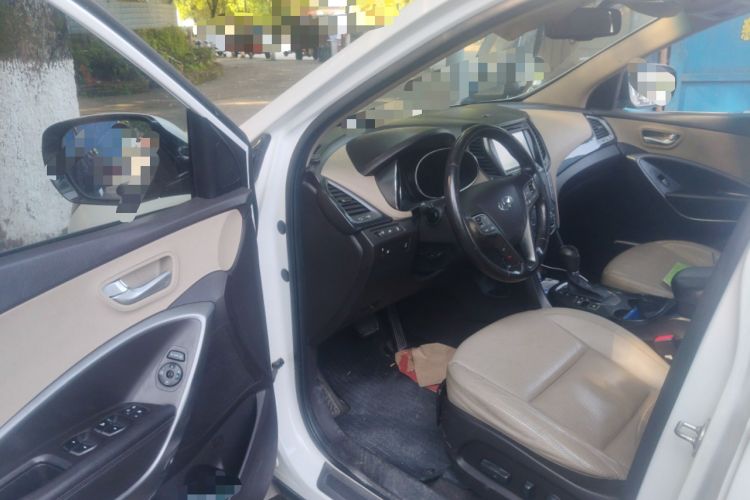 Used Hyundai Santa Fe 2013 2.4L Automatic 4x4 Smart Version Driver Seat