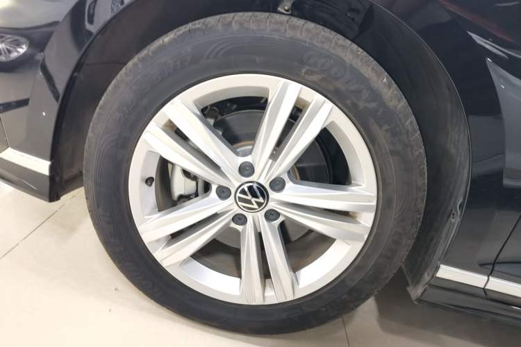 Used Volkswagen Magotan 2023 2 Million Units Limited-Edition 280TSI DSG Comfort Version Left Front Wheel Hub