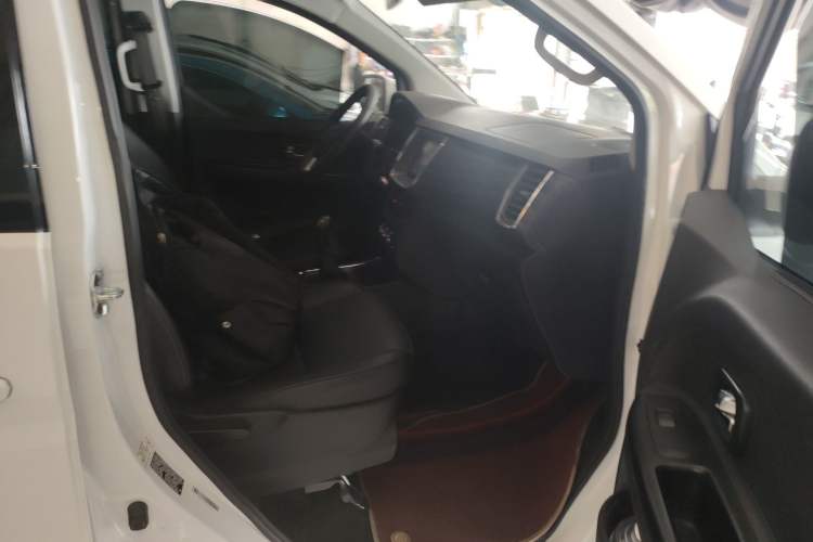 Used Jinbei Gold Hiace 2021 1.5L Passenger Van Travel Lion 6-Seater Right Front Seat