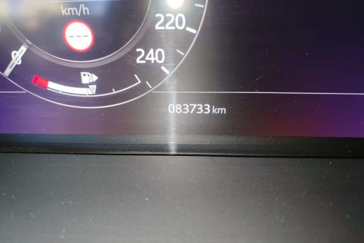 Used Land Rover Range Sport 2021 3.0 L6 YAO Black Edition Odometer Close Up