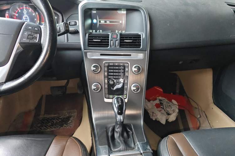 Used Volvo XC60 2016 T5 AWD Zhiyuan Edition Audio And AC Panel