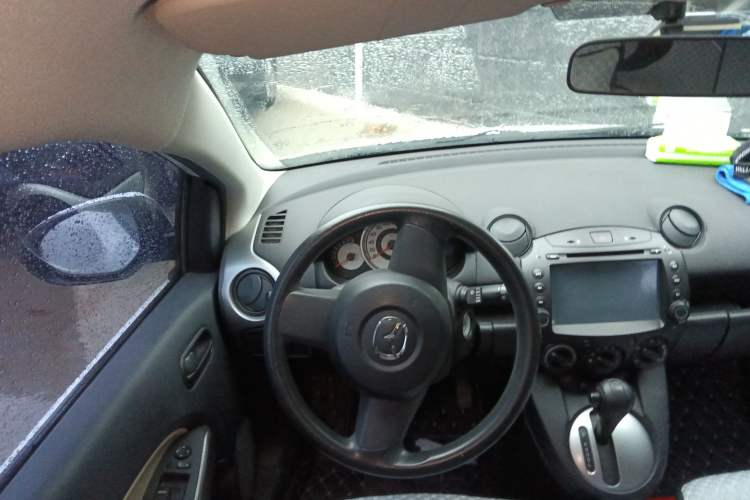 Used Mazda Mazda 2 2012 Hatchback Xuan Dong 1.3L Automatic Standard Edition